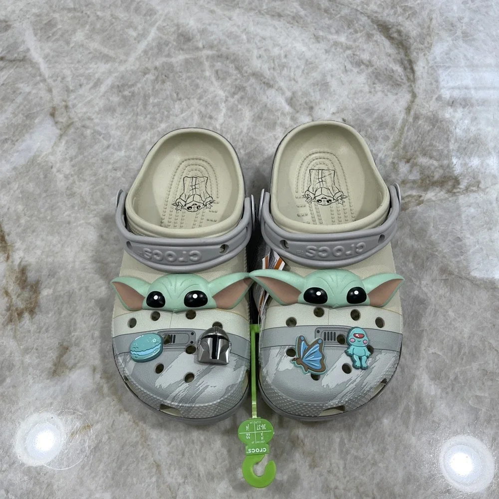 CROCS STAR‎ WARS GROGU CLASSIC CLOG SHOES UNISEX Kids Size 4 BONE 209482 NEW